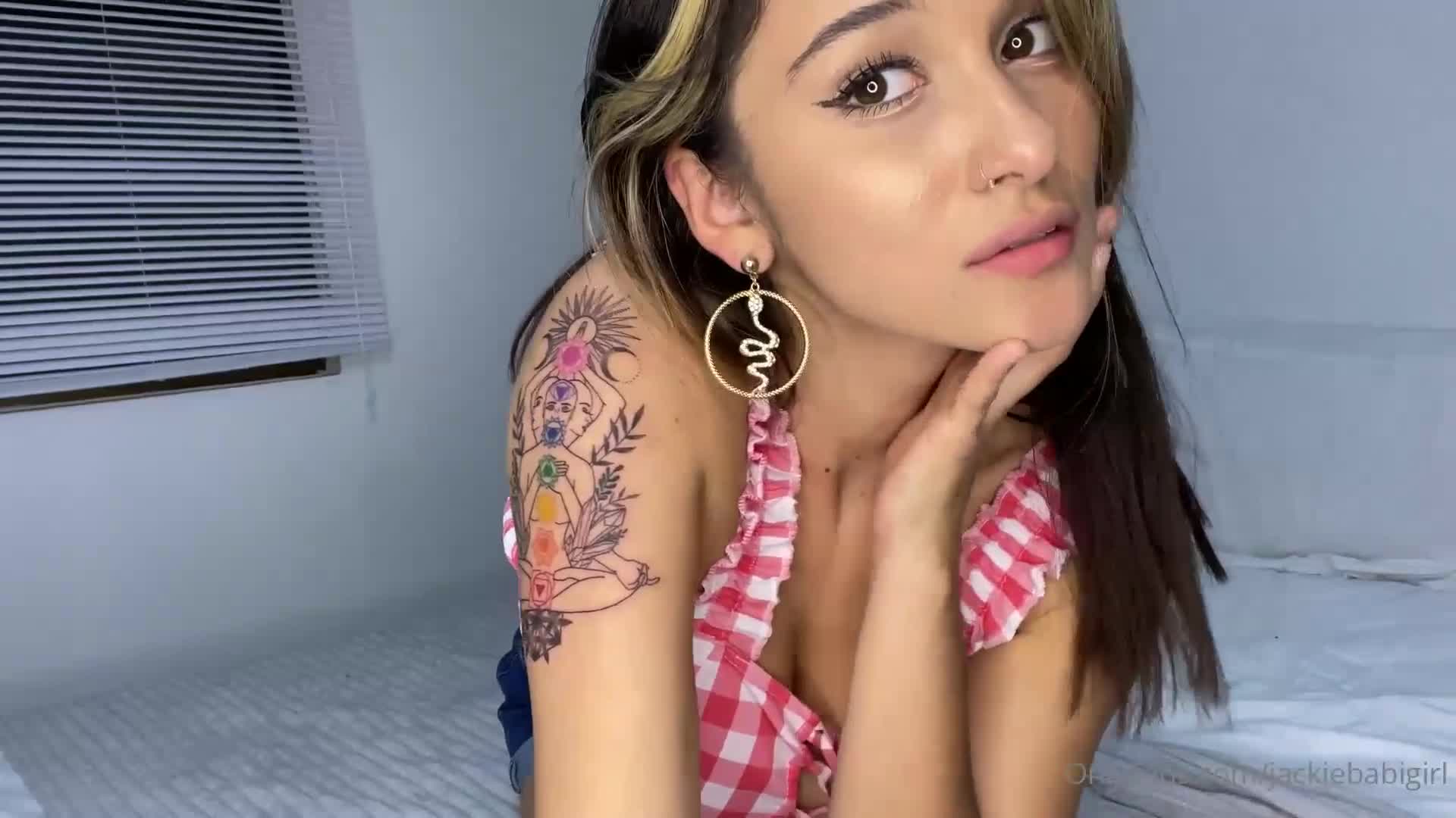 Jackie Lovee Masturbating with Dildo Moaning Extreme Orgasm on cam !!!