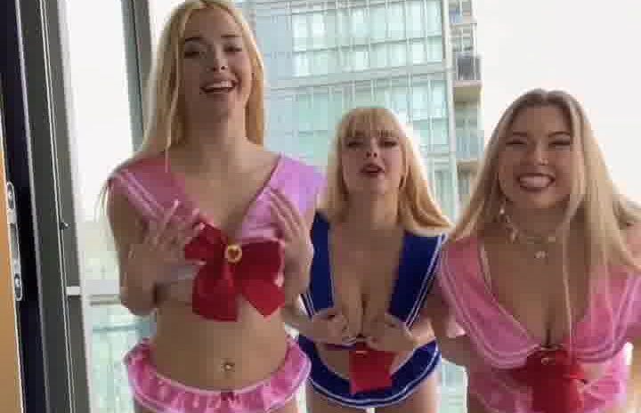 Julia Burch, Lauren Burch and Dessyyc show BOOBS by the windows !!!