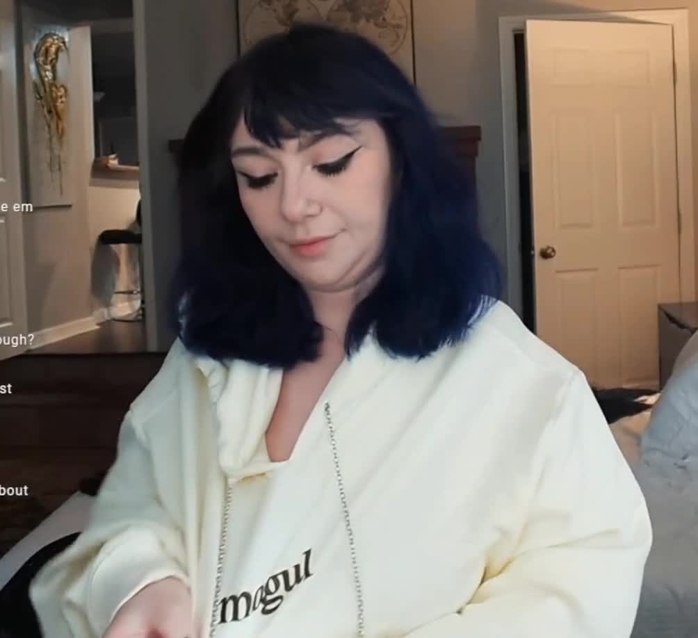 JustaMinx show off Big BOOBS !!!
