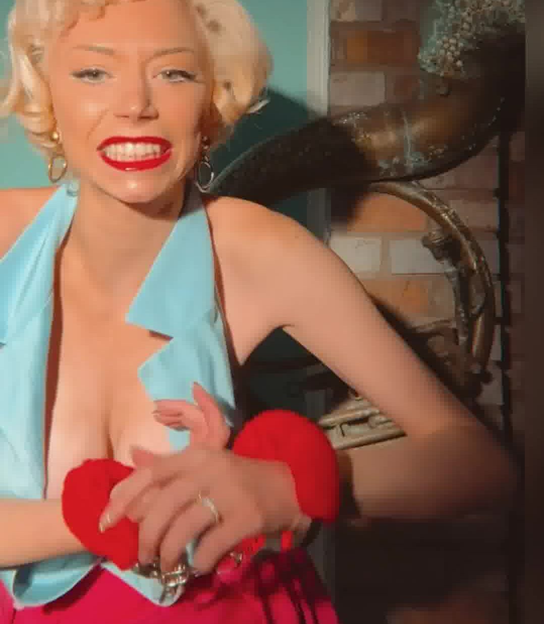 Nurse PinupPixie being arrested – New Video