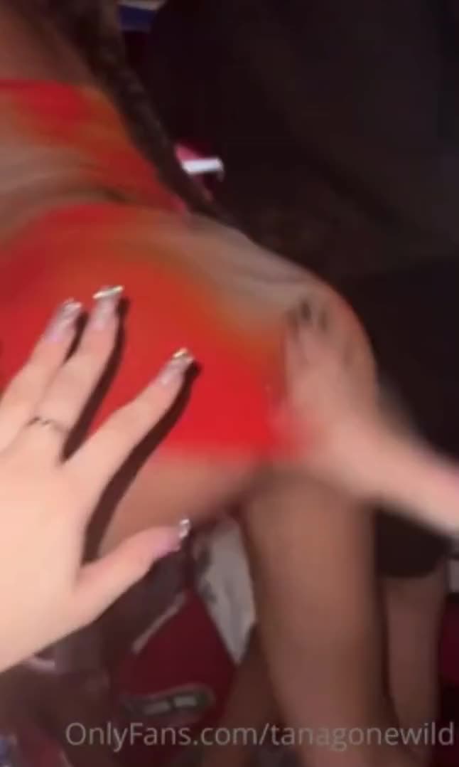Tana Mongeau Licking Pussy her Friends in party !!!