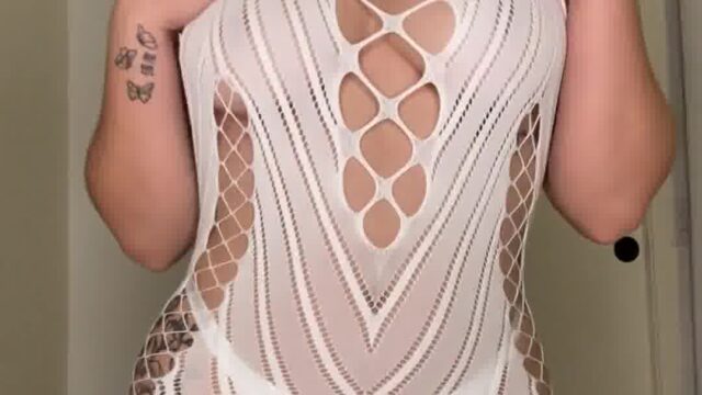 Lilith Cavaliere teases with erotic body !!! New Video