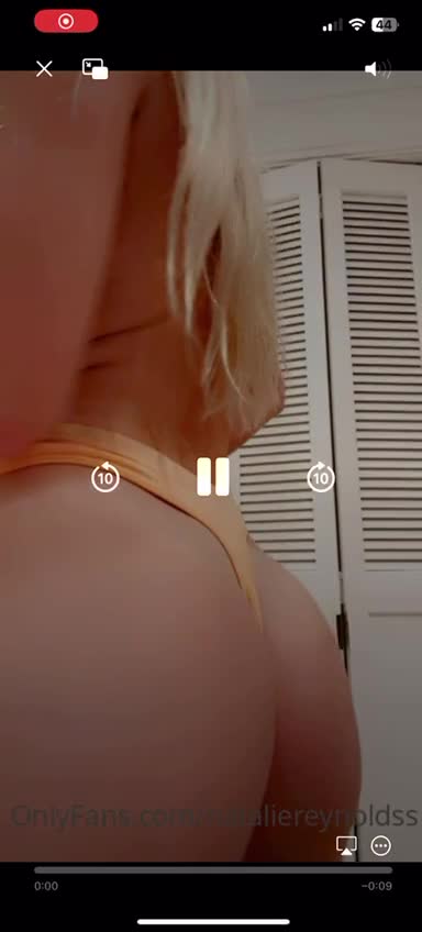 Natalie Reynolds Nude – Show BOOB/BOOTY – New Naked Video