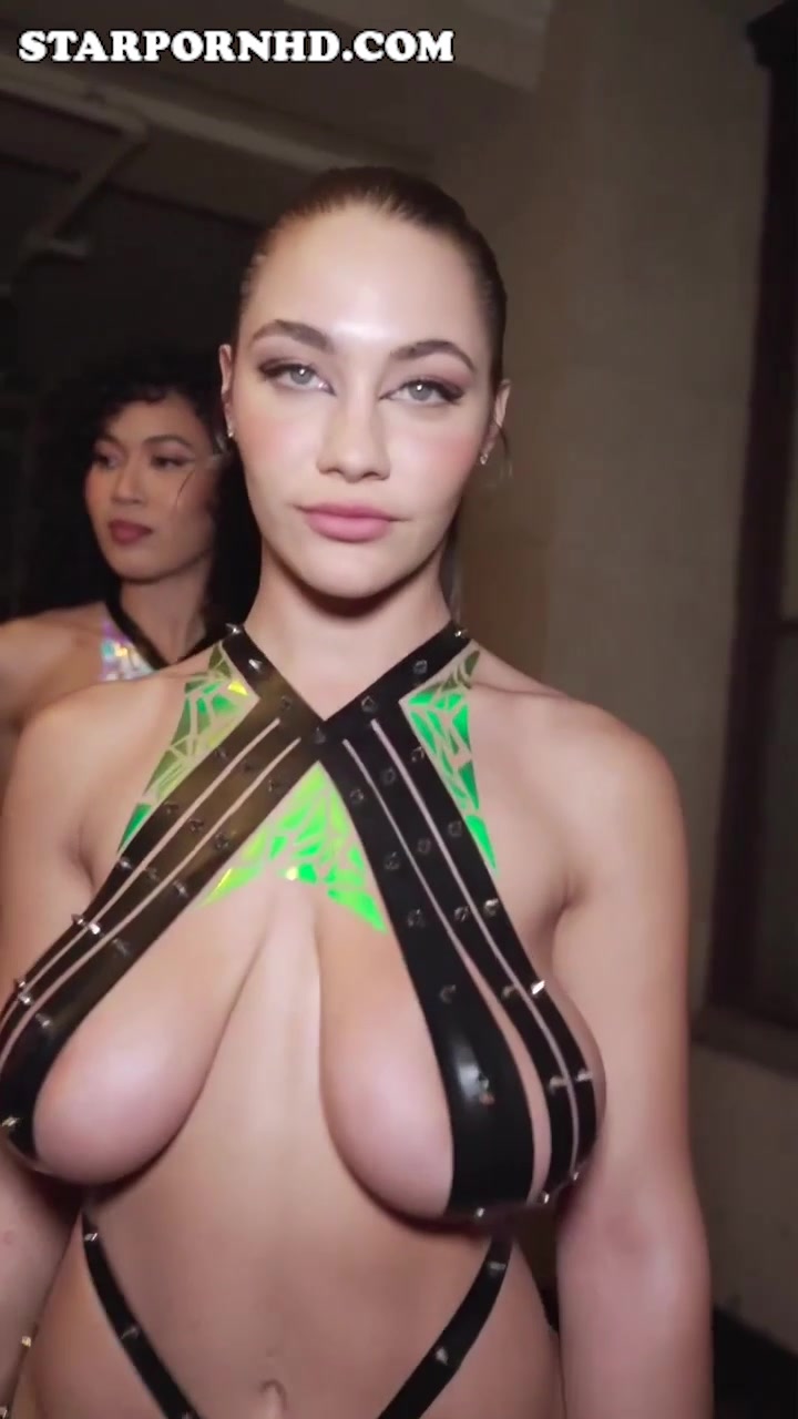 Celina Smith Naked BOOBS catwalk !!! Hot Video