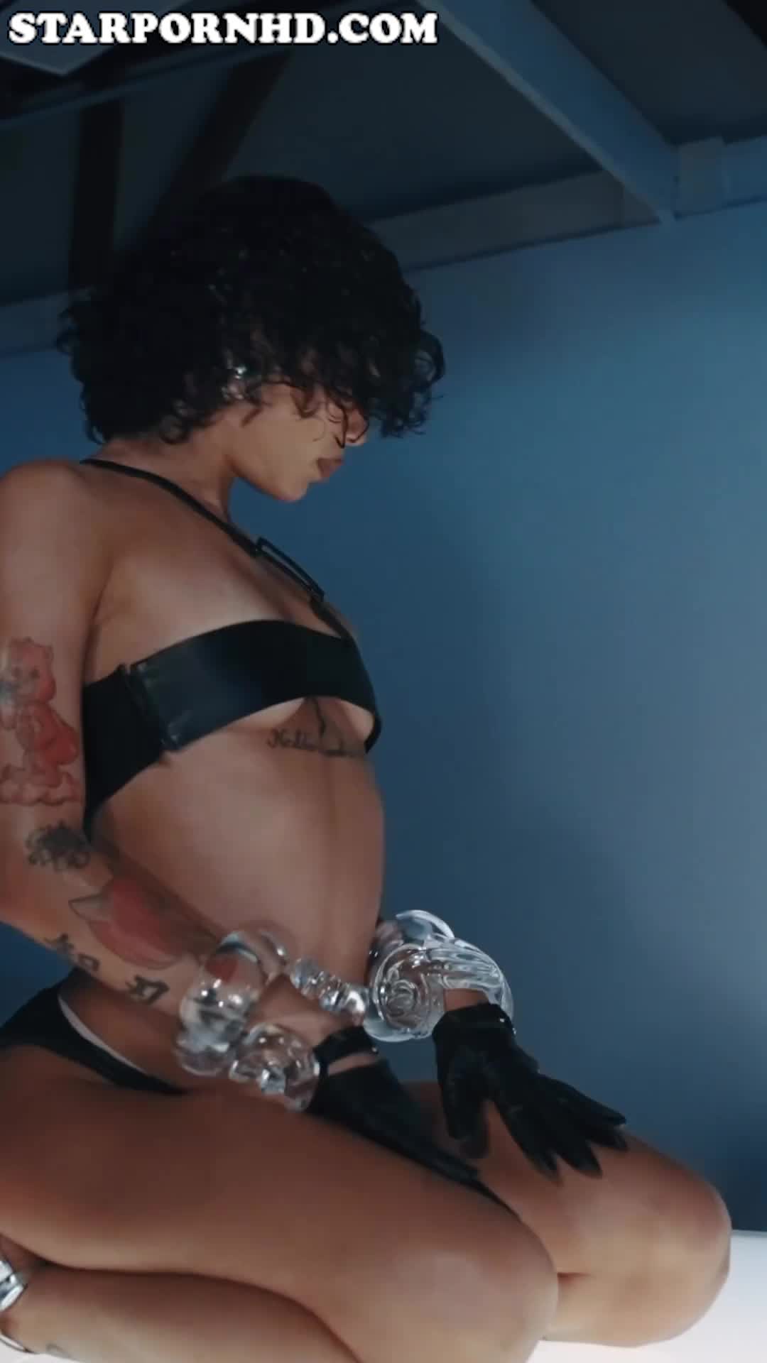 Damn !!! Coi Leray so Fucking hot with Erotic body !!!