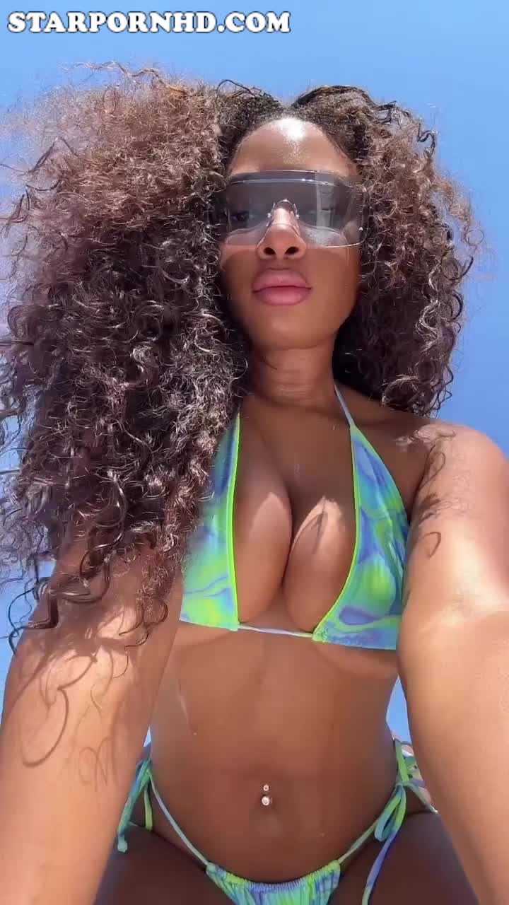 megan thee Show Erotic BOOBS !!! Hot Video