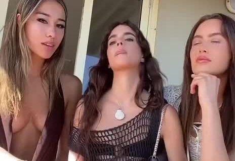 ppwyang__ – Pariswyang Nude Show BOOBS w/ Friends outside !!!