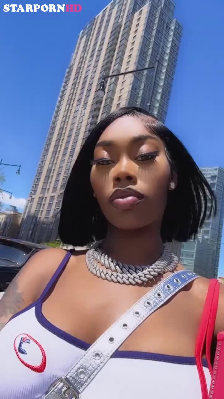 Asian Doll Naked Big Boobs outdoor !!!