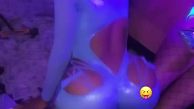 Asian Doll Show off Big Booty twerking !!!