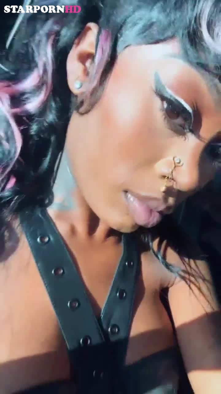 Asian Doll Leaked Onlyfans – Show Big Booty twerk on chair !!!