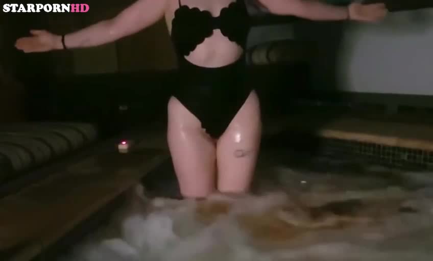 JustaMinx Nude Show Hot Body in bathtub [PORNSCENES]
