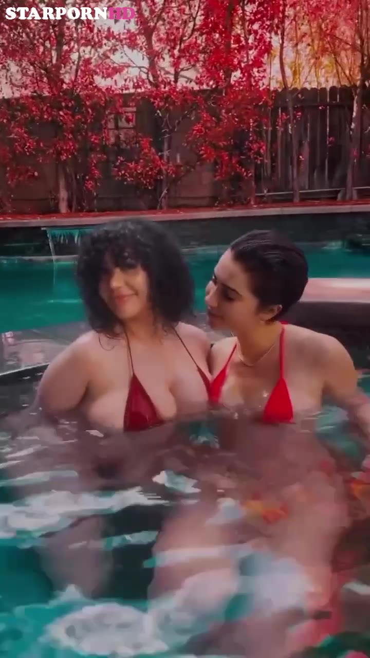 Meldadel with Lupuwellness Show Boobs in pool – Video Onlyfans Leaked