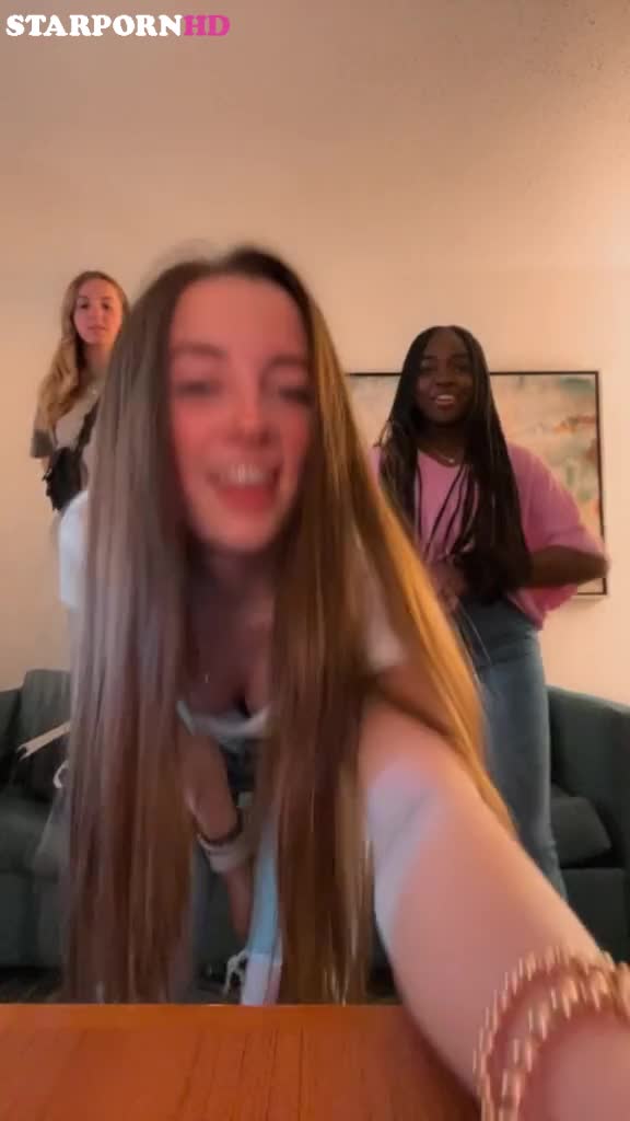 Petite Kenna w/ Friends Sexy dance !!! Oh Yeah