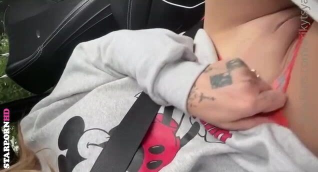 Arikytsya New Onlyfans Leaked – Masturbate in car !!!