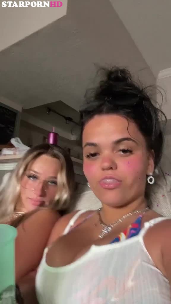 Megbanksxo / Megbanks Onlyfans Leaked – Tease with Friends !!!