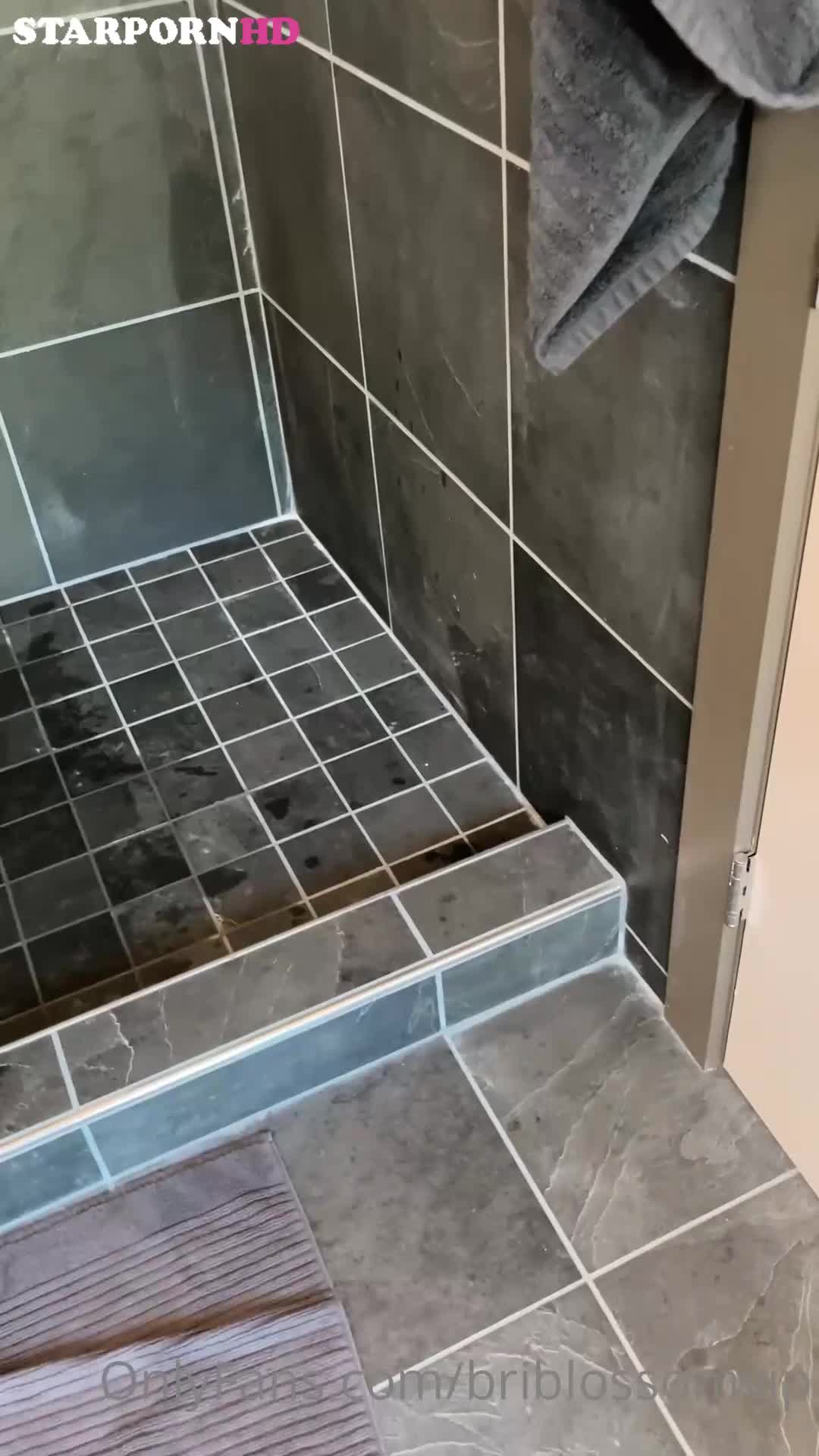 Bri Blossom Onlyfans Leaked – Finger masturbate in toilet !!!
