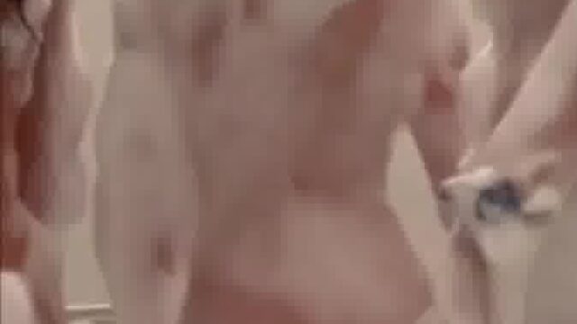 Emarrb Onlyfans leak – with friends bath in bathroom !!!