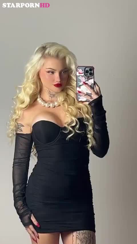 Lowri Rose Show off Boobs for fans – Hot Video