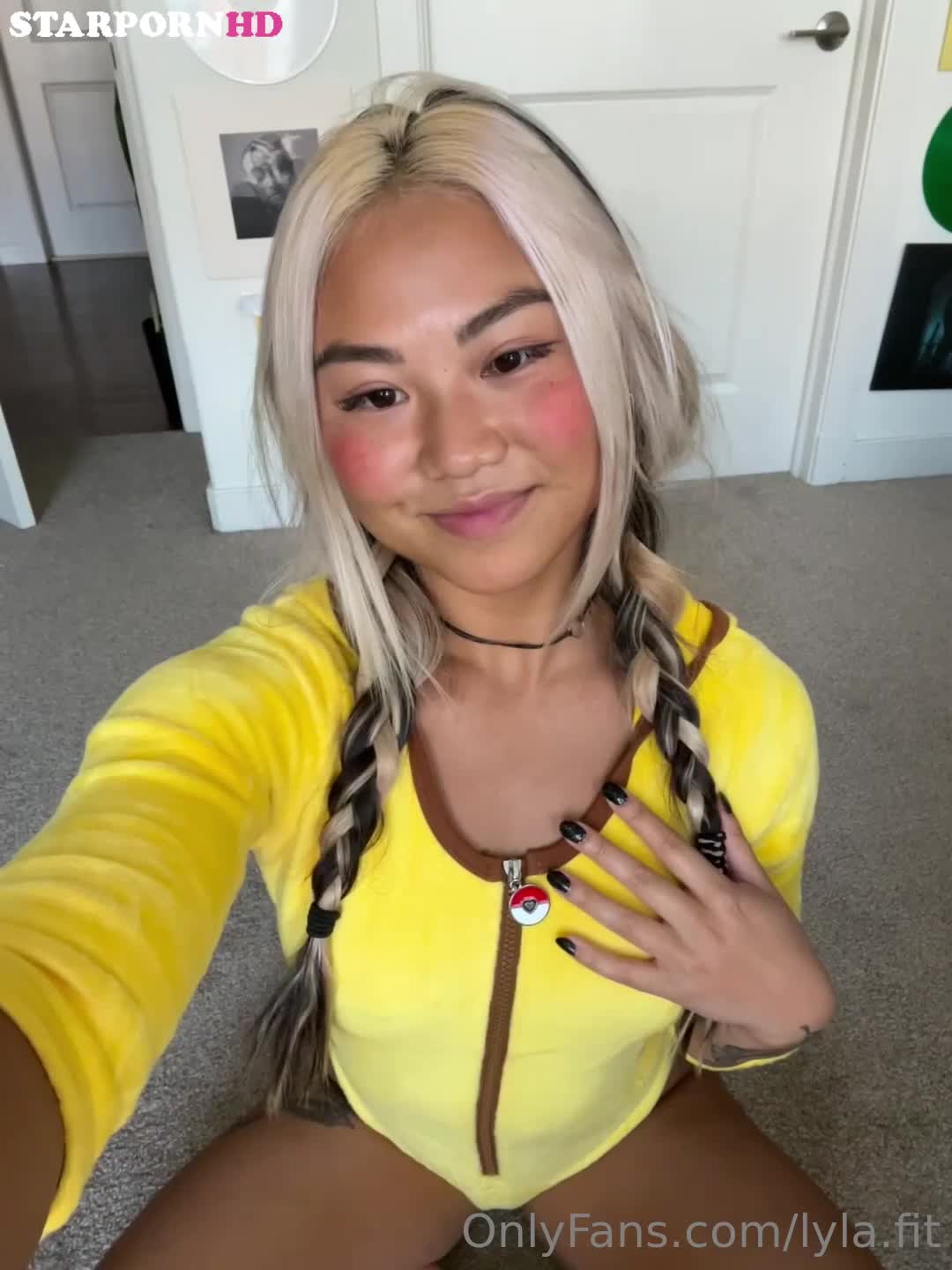 Lyla Fit Tease with her tits – Video Onlyfans Leak