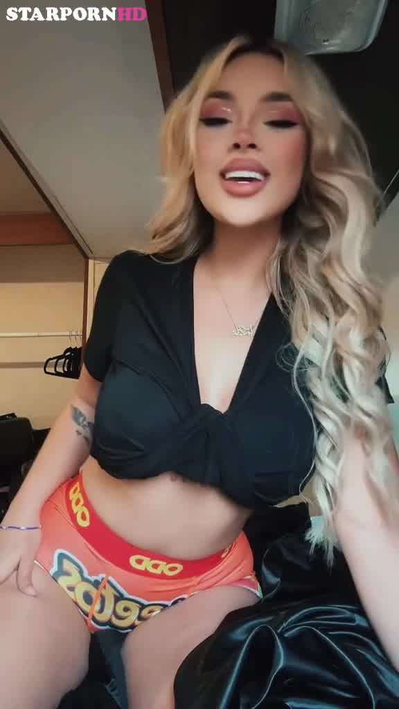 Maria Julissa show off Erotic body – New Video