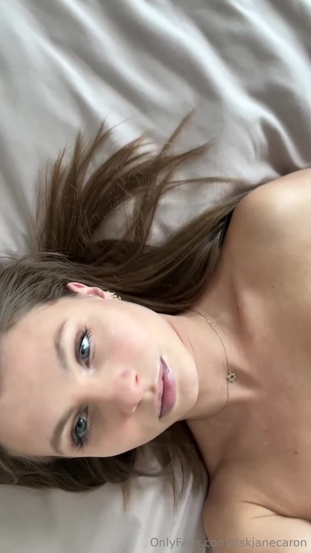 Itskjanecaron Nude Show Big Tits On Bed – Onlyfans Leaked