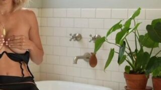 Lauren Compton Nude Bath Boobs Tease Ppv Onlyfans Video Leaked