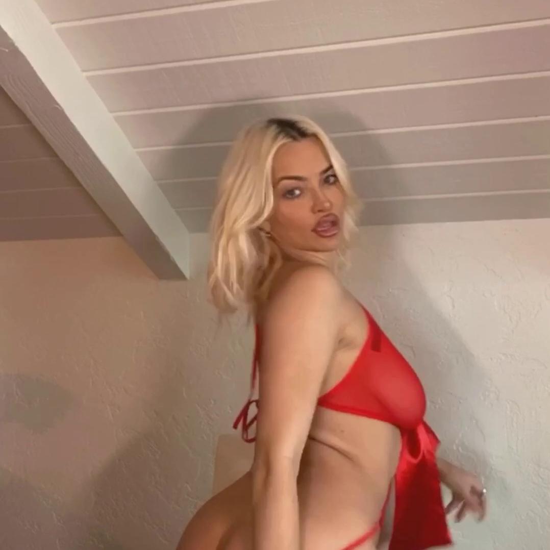 Lindsey Pelas See-Through Nipple Outfit Strip Onlyfans Video Leaked
