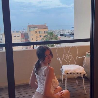 Sophie Mudd Handbra Lingerie Balcony Video Leaked