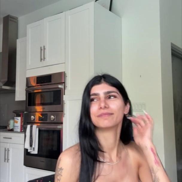 Mia Khalifa Onlyfans Topless Live Yoga Video